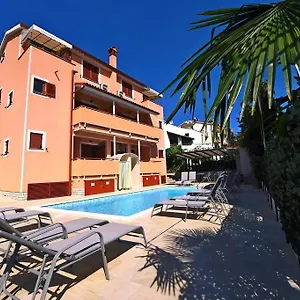 https://apartments-zdjelar.in-istria.net